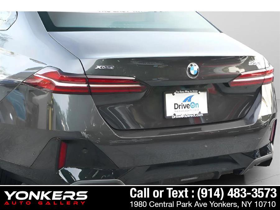 Used 2024 BMW 530i xDrive image 9