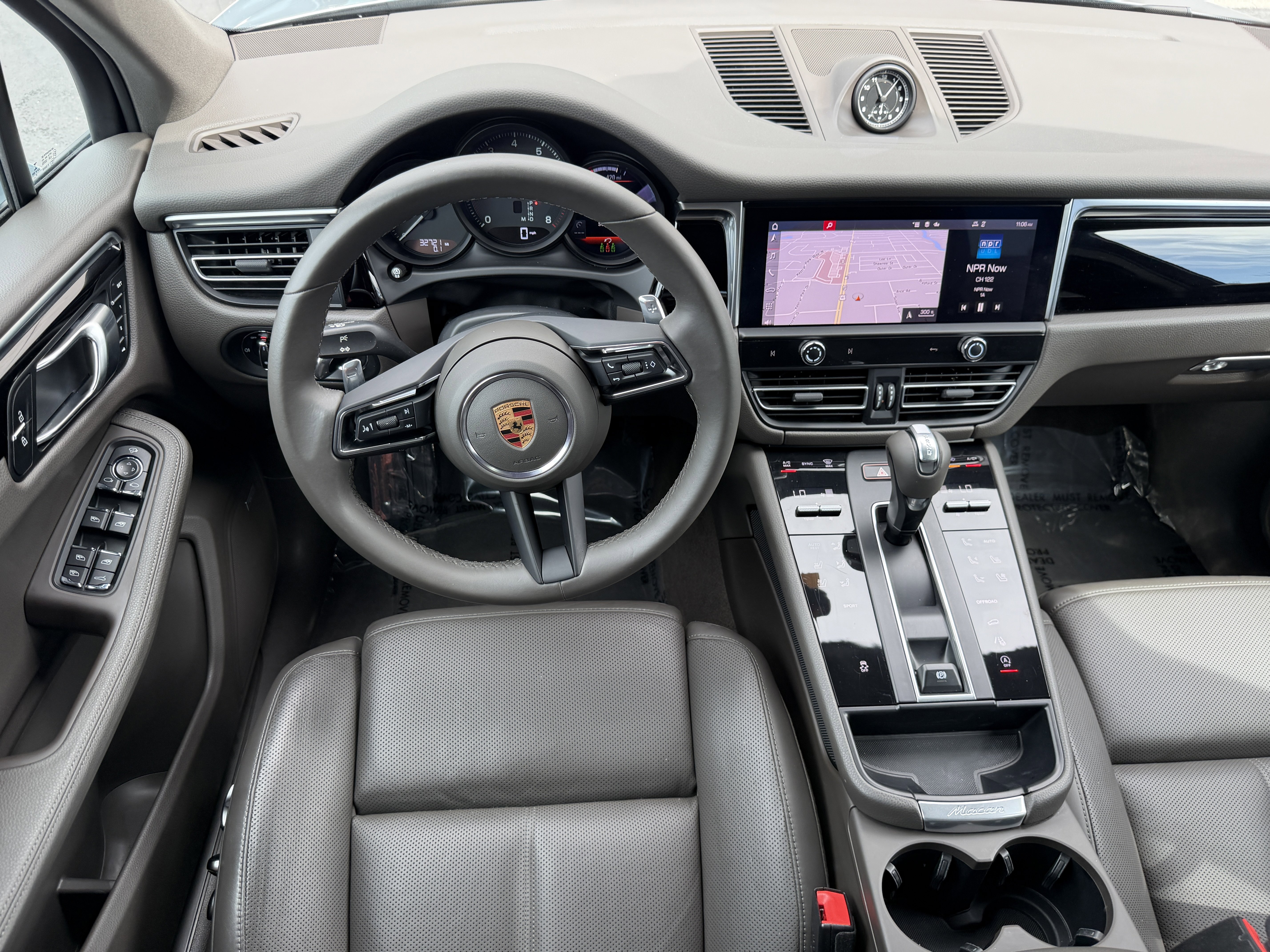 Certified 2022 Porsche Macan image 19