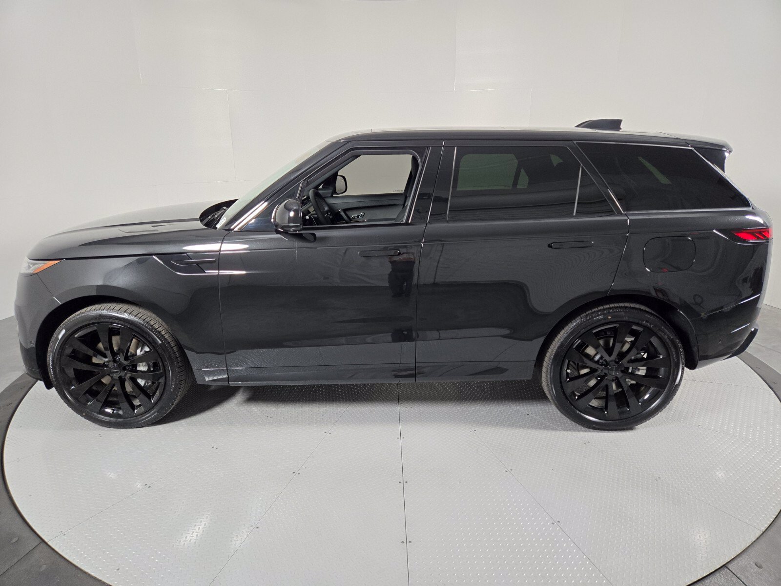 New 2026 Land Rover Range Rover Sport Dynamic SE AWD/4WD image 34