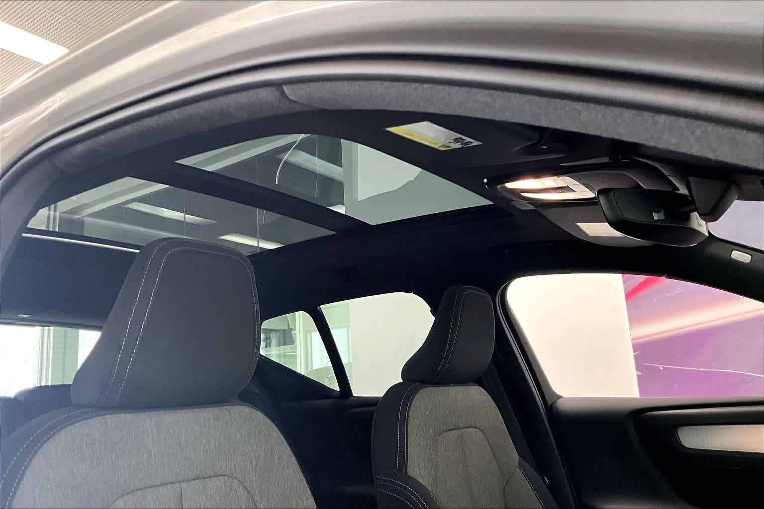 Used 2025 Volvo XC40 B5 Core AWD/4WD image 28