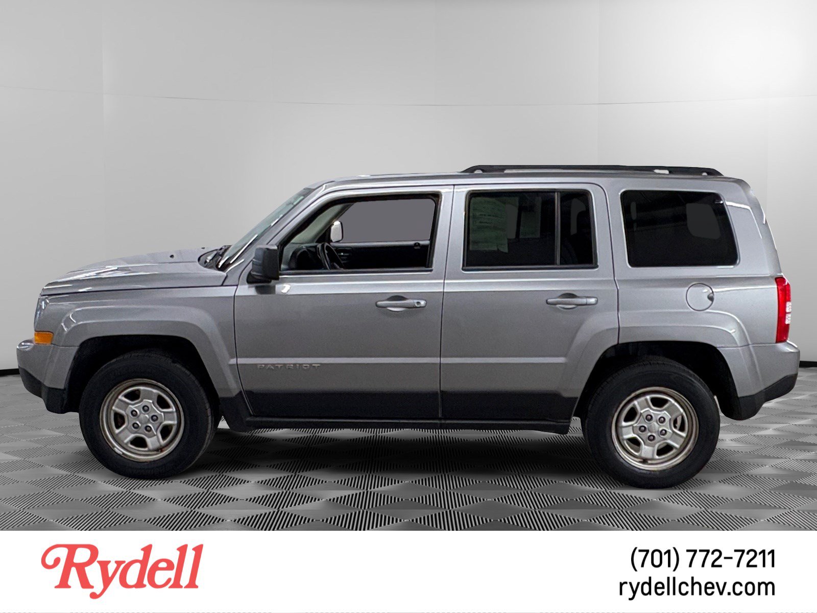 Used 2015 Jeep Patriot Sport w/ Power Value Group AWD/4WD image 2