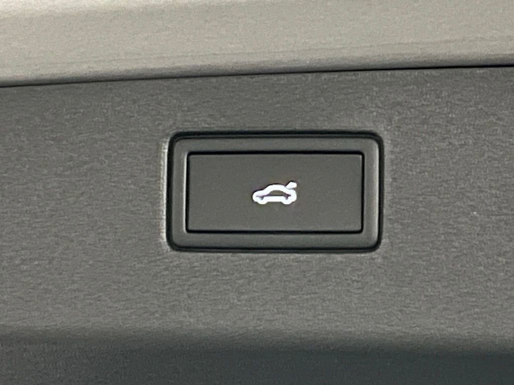 New 2026 Volkswagen Tiguan SE image 39