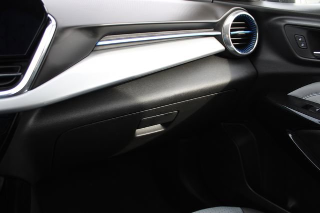 Used 2025 Chevrolet Trax LT w/ Driver Confidence Package image 16