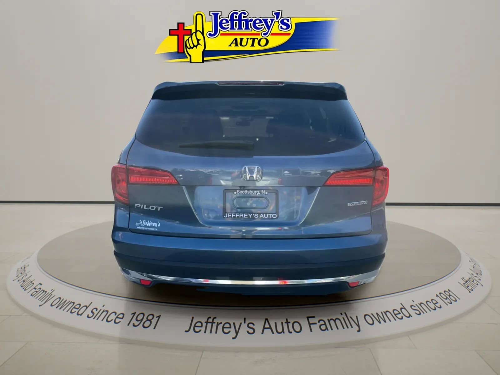 Used 2017 Honda Pilot Touring image 2