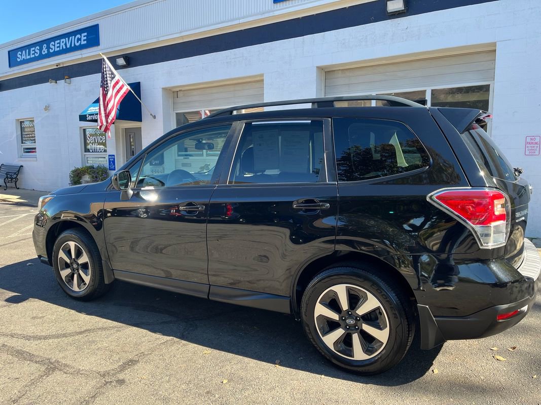Used 2017 Subaru Forester 2.5i Premium image 2