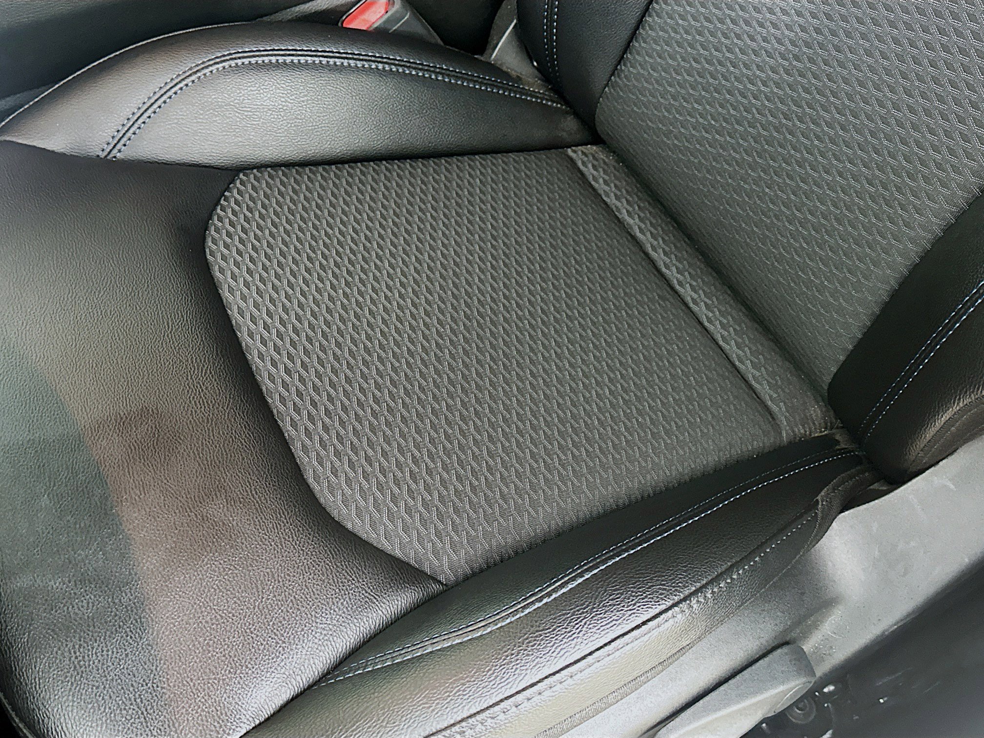 Certified 2025 Jeep Compass Latitude image 24