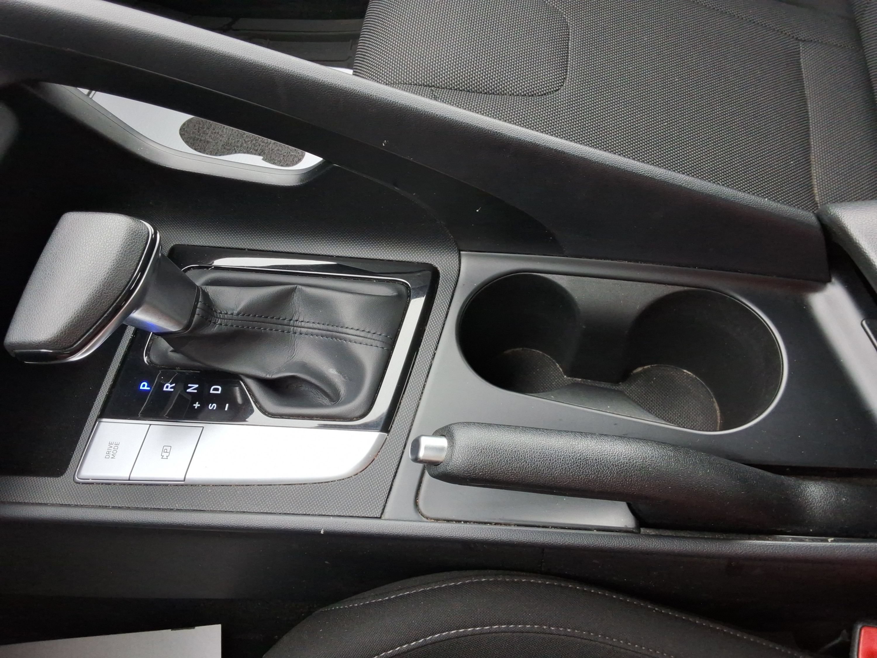 Used 2021 Hyundai Elantra SE FWD image 18