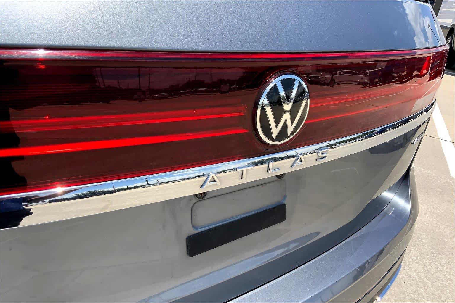 Used 2024 Volkswagen Atlas SE AWD/4WD image 30