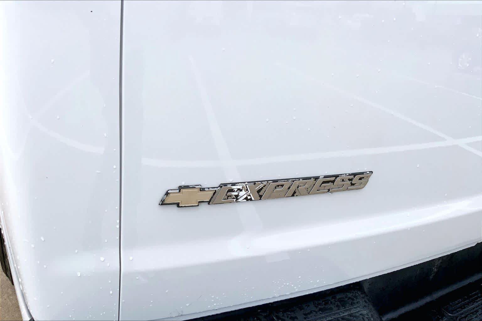 Used 2020 Chevrolet Express 2500 LT w/ LT Preferred Equipment Group RWD image 28
