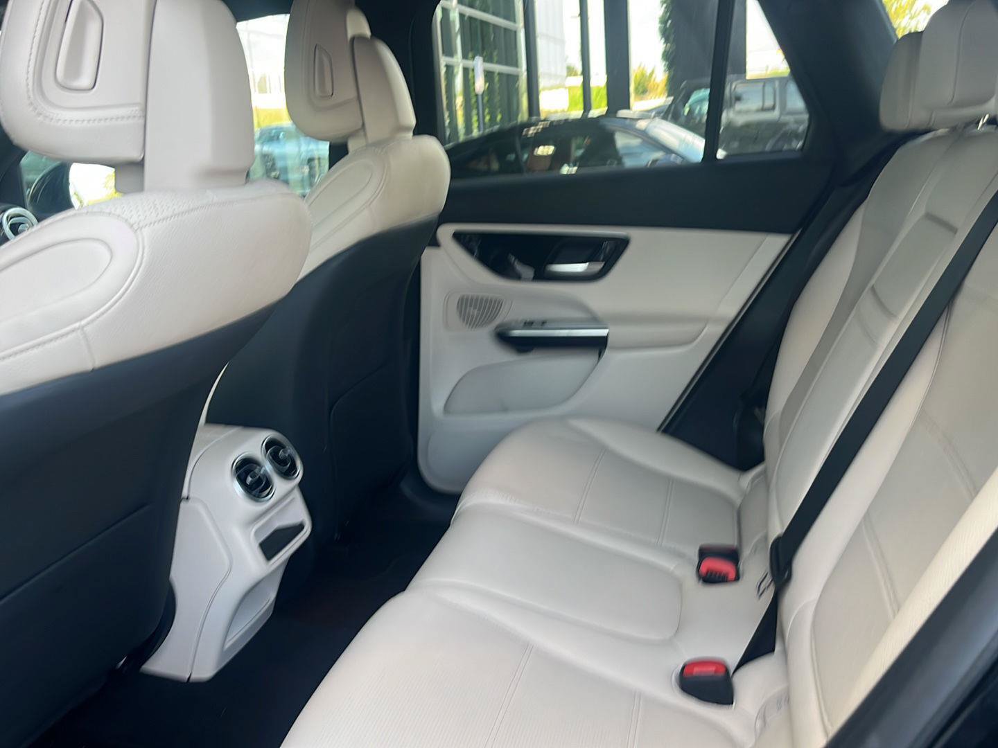 Used 2025 Mercedes-Benz GLC 350e 4MATIC image 8