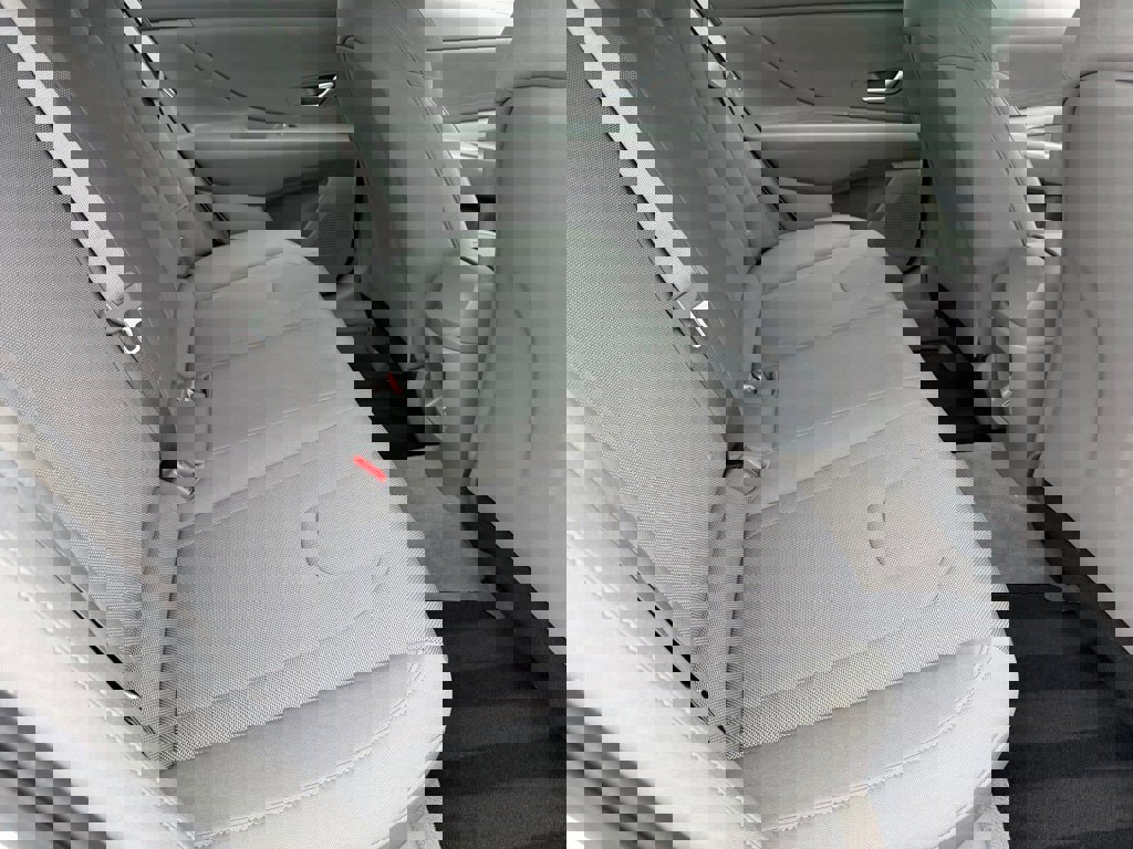 Certified 2025 Hyundai Elantra SE w/ Cargo Package image 27