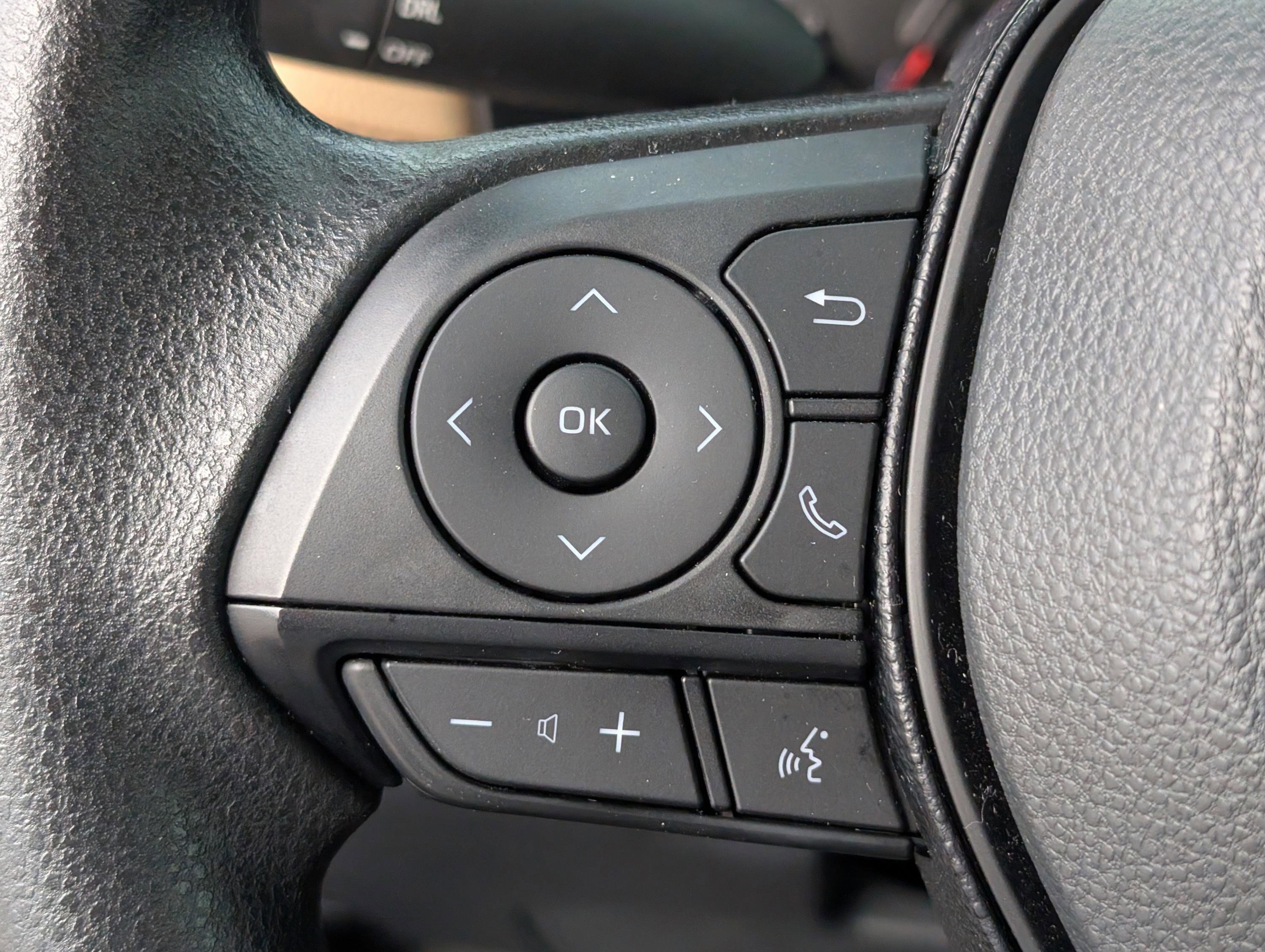 Used 2020 Toyota RAV4 LE image 18