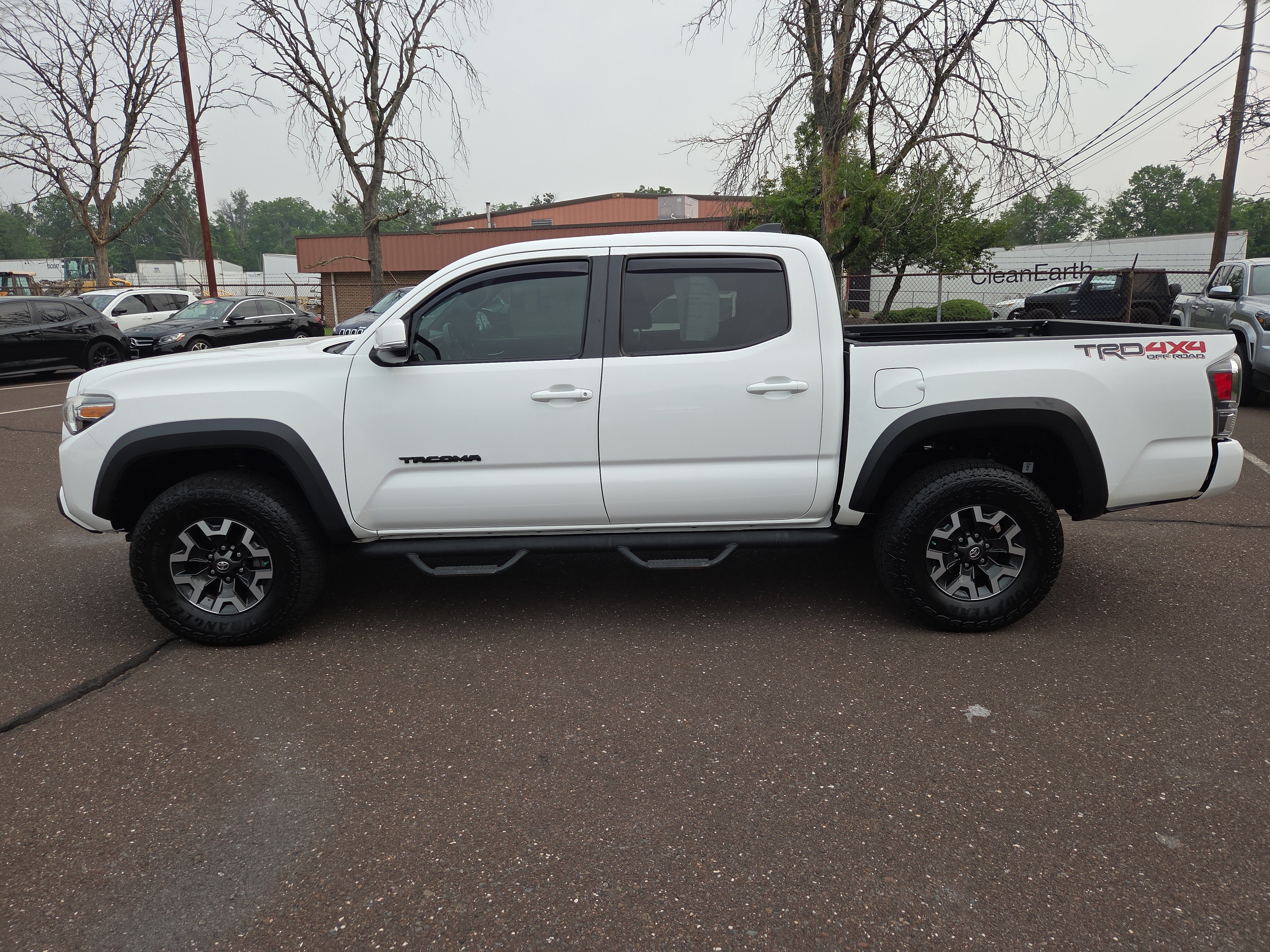 Certified 2020 Toyota Tacoma TRD Off-Road w/ TRD Premium Off Road Package AWD/4WD image 6