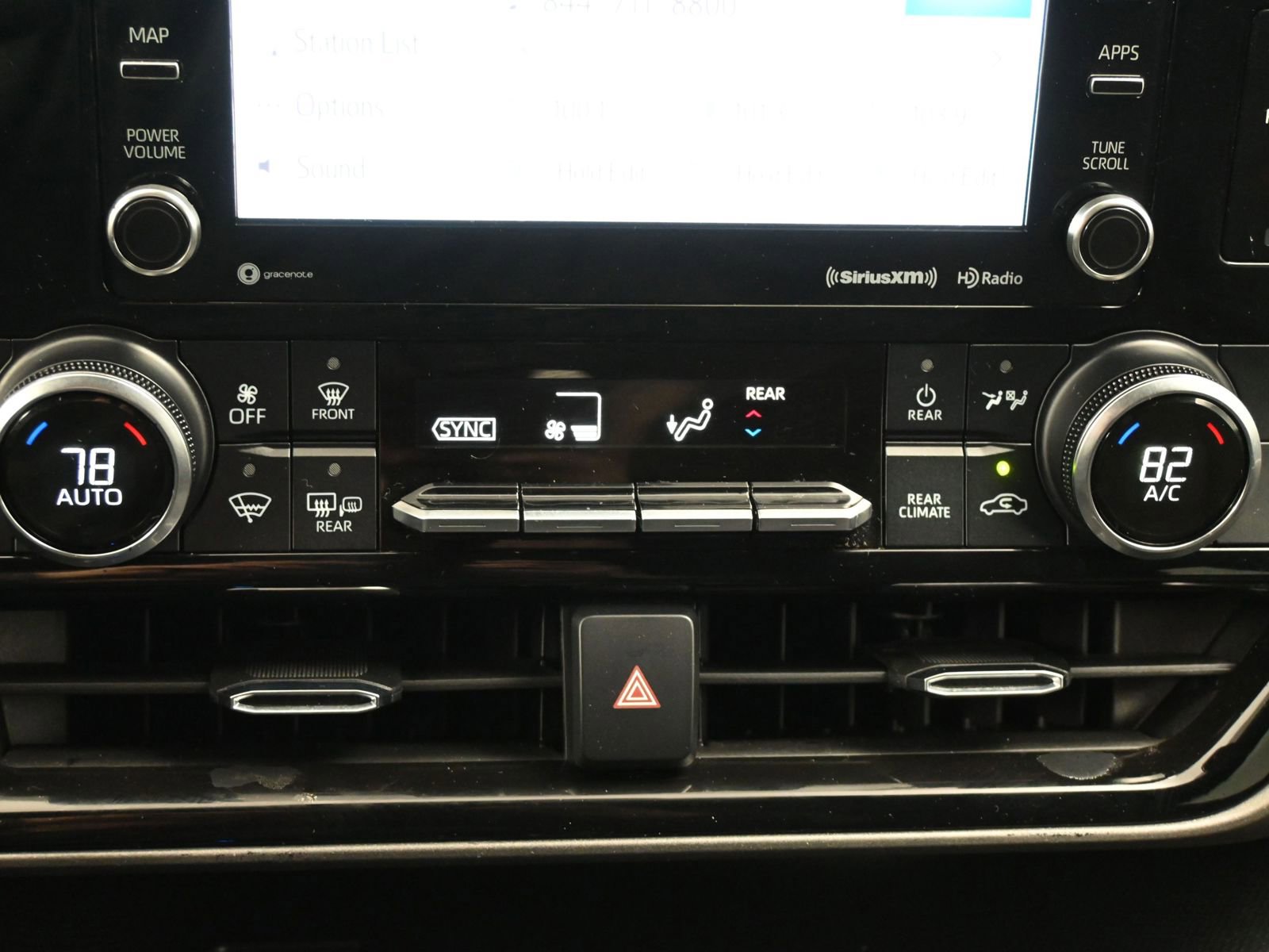 Used 2022 Toyota Highlander LE image 19