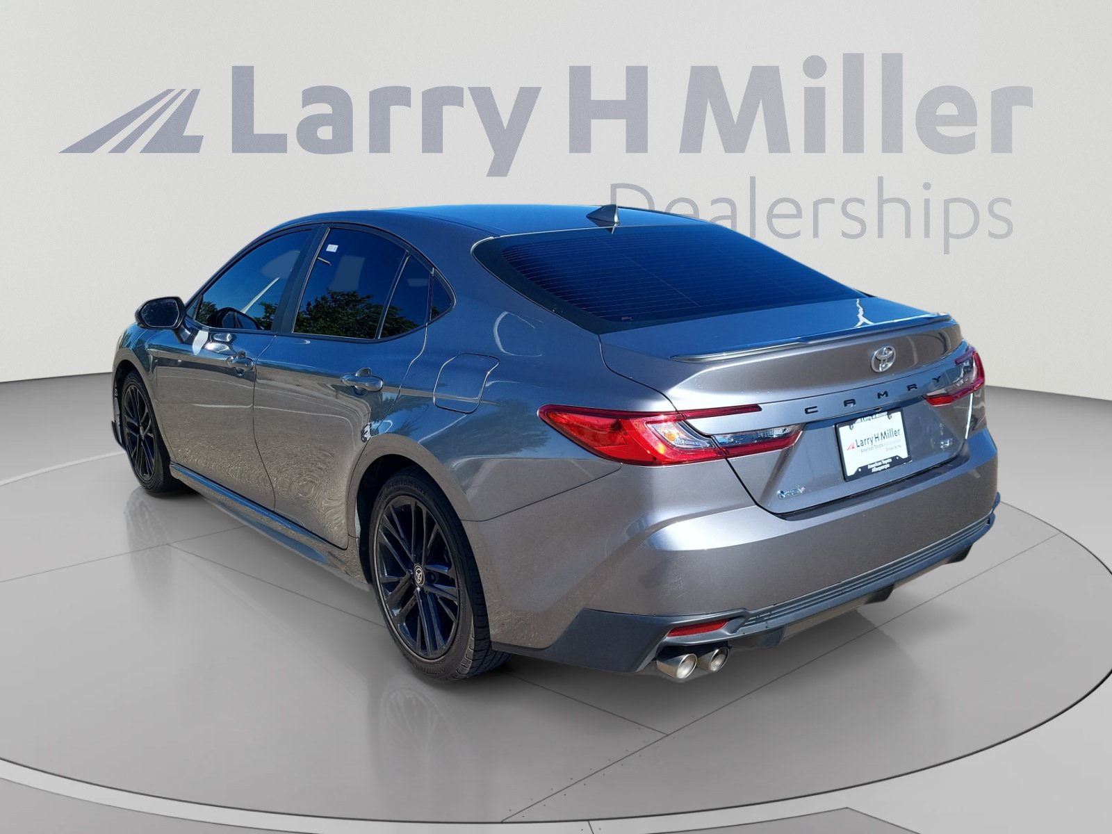 Used 2025 Toyota Camry SE FWD image 3