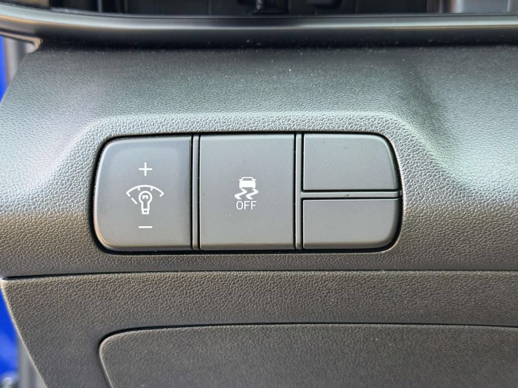 Certified 2025 Hyundai Elantra Sport FWD image 20