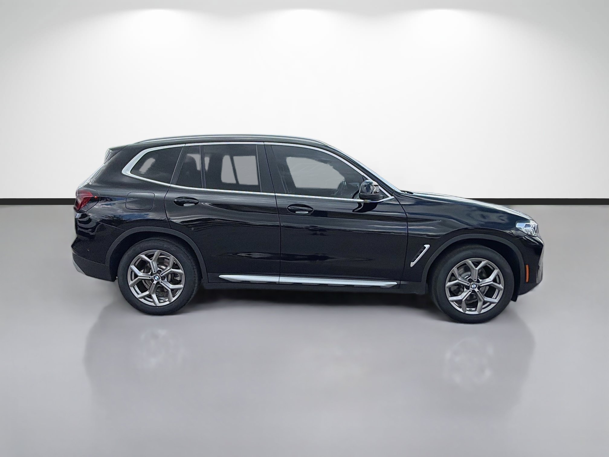 Used 2023 BMW X3 xDrive30i w/ Premium Package w/ZPA AWD/4WD image 2
