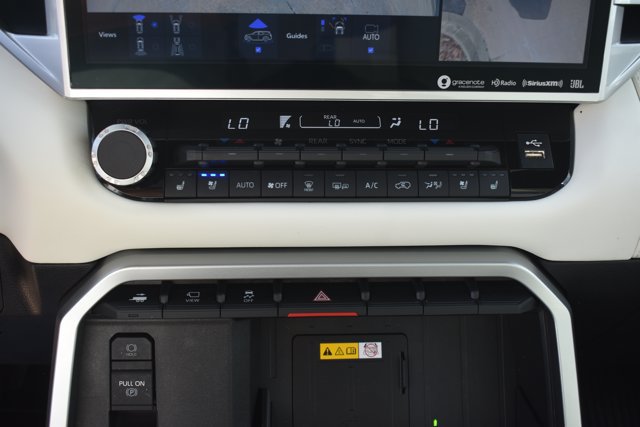 Used 2024 Toyota Sequoia Capstone AWD/4WD image 30