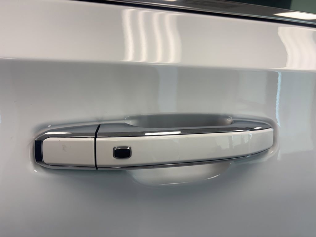 Used 2023 Chevrolet Suburban Premier image 12