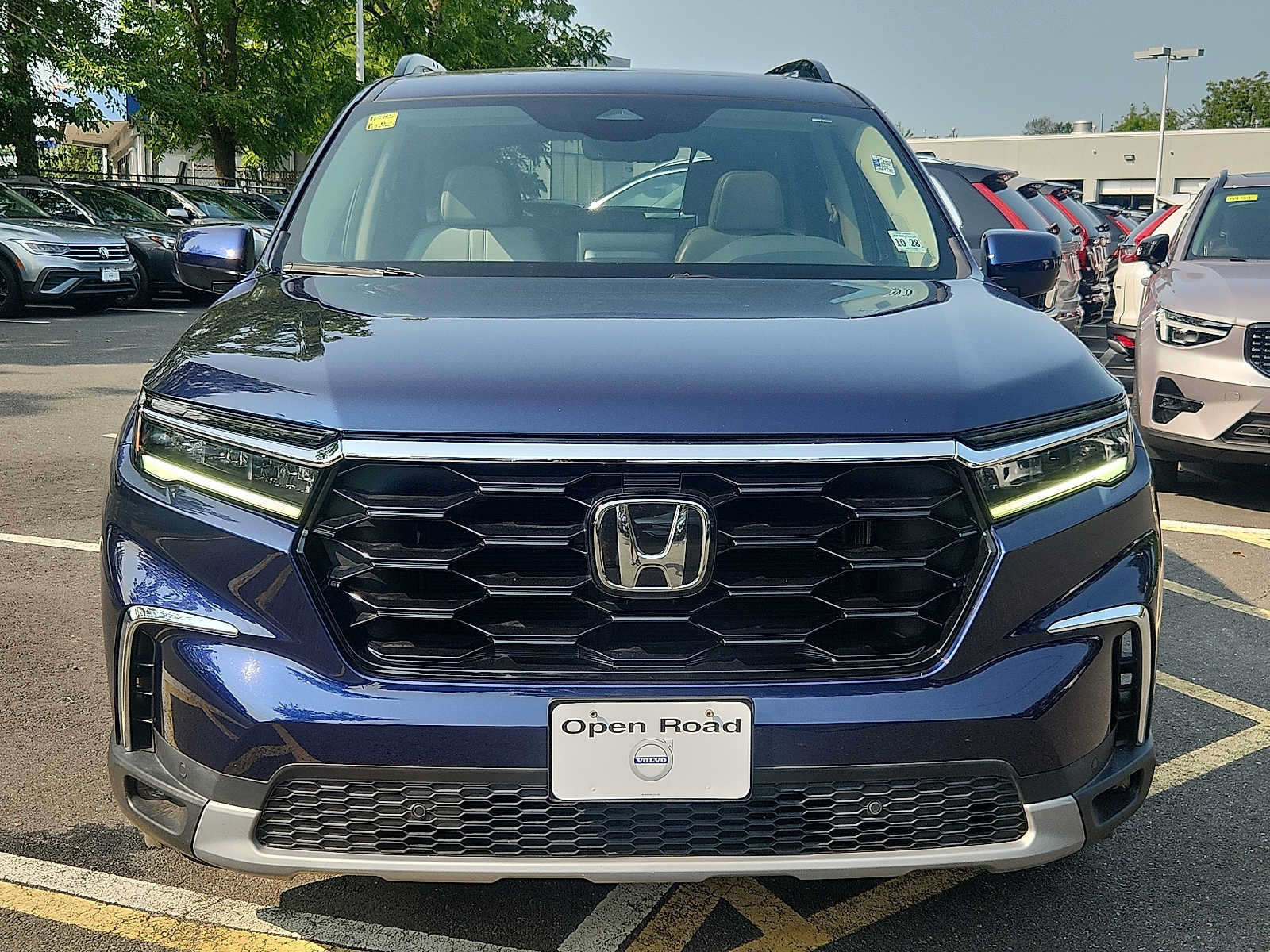 Used 2024 Honda Pilot Touring image 2