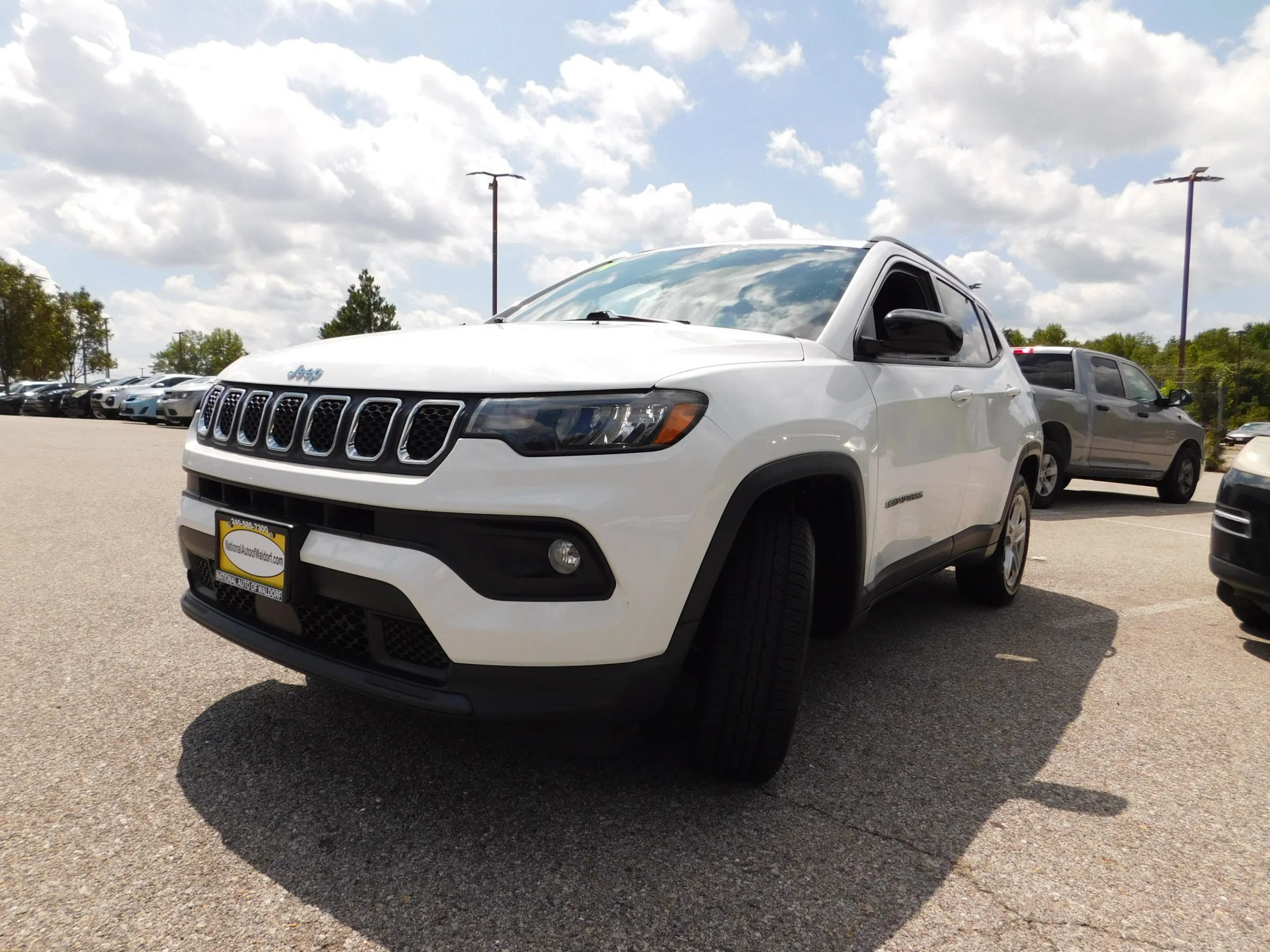 Used 2024 Jeep Compass Latitude AWD/4WD image 4