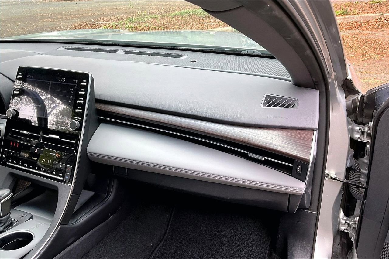 Used 2021 Toyota Avalon XLE w/ Moonroof Package FWD image 23