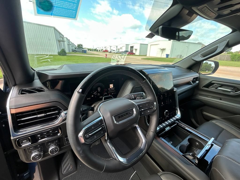Used 2025 GMC Yukon Denali w/ Denali Reserve Package AWD/4WD image 9