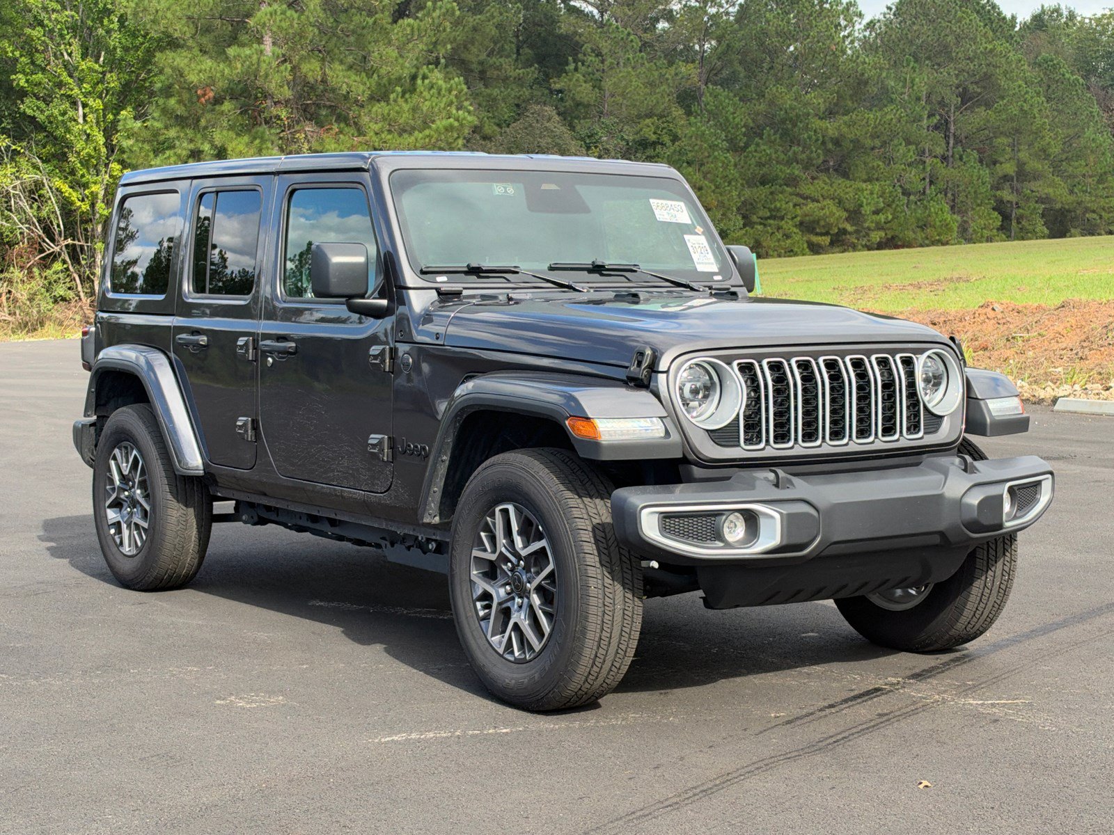 Used 2026 Jeep Wrangler Unlimited Sahara AWD/4WD image 3