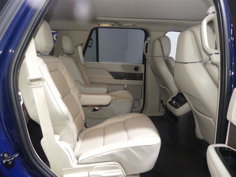 Used 2018 Lincoln Navigator Reserve w/ Technology Package AWD/4WD image 27