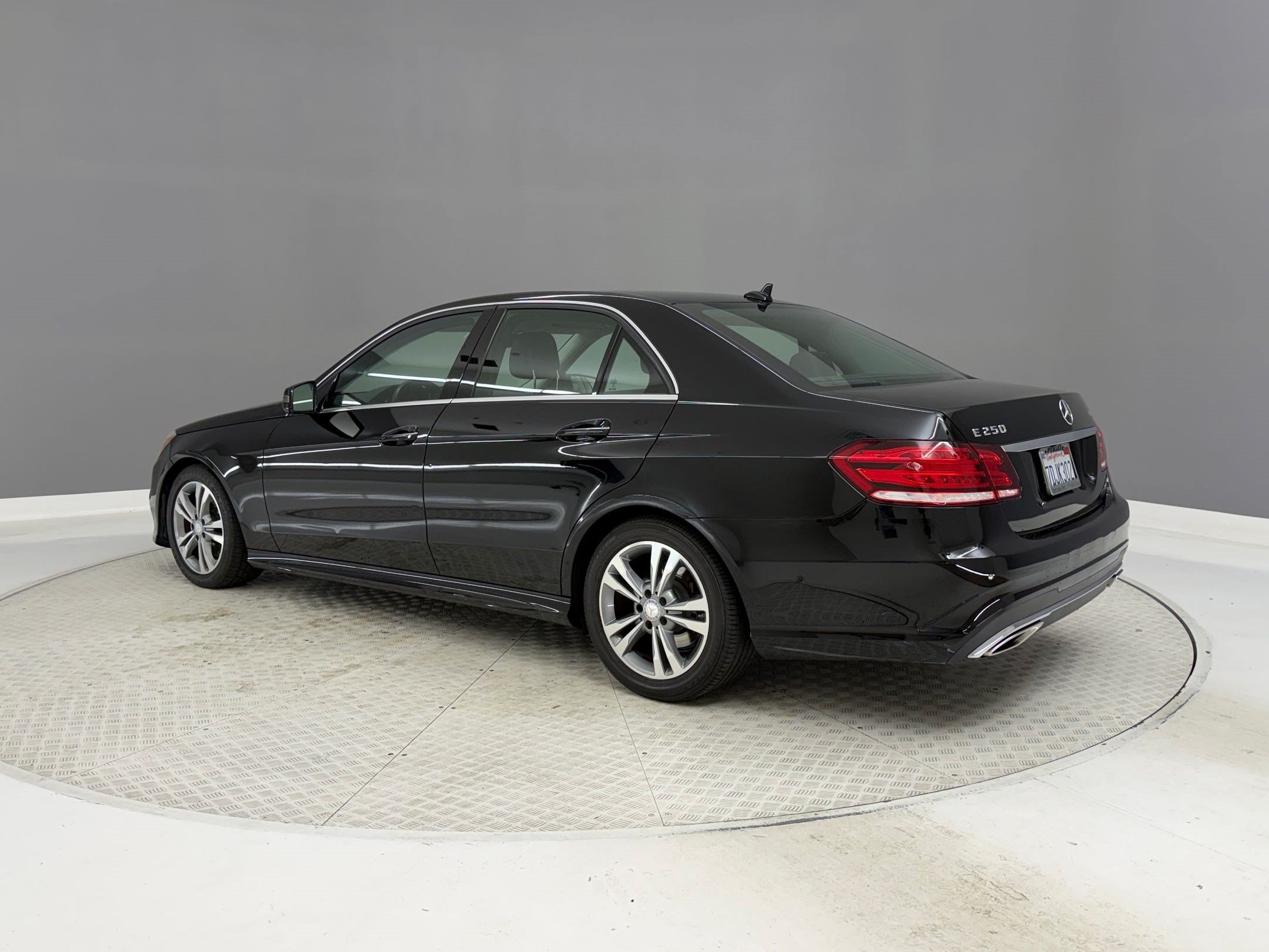 Used 2014 Mercedes-Benz E 250 BlueTEC Sedan image 3