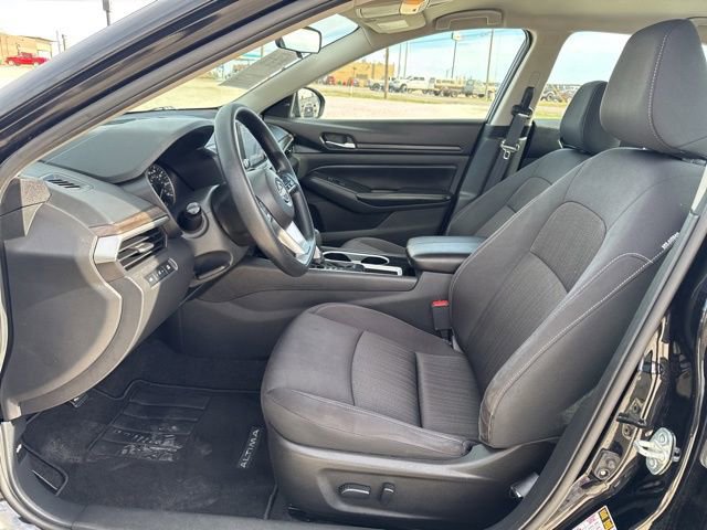 Used 2024 Nissan Altima 2.5 SV image 2