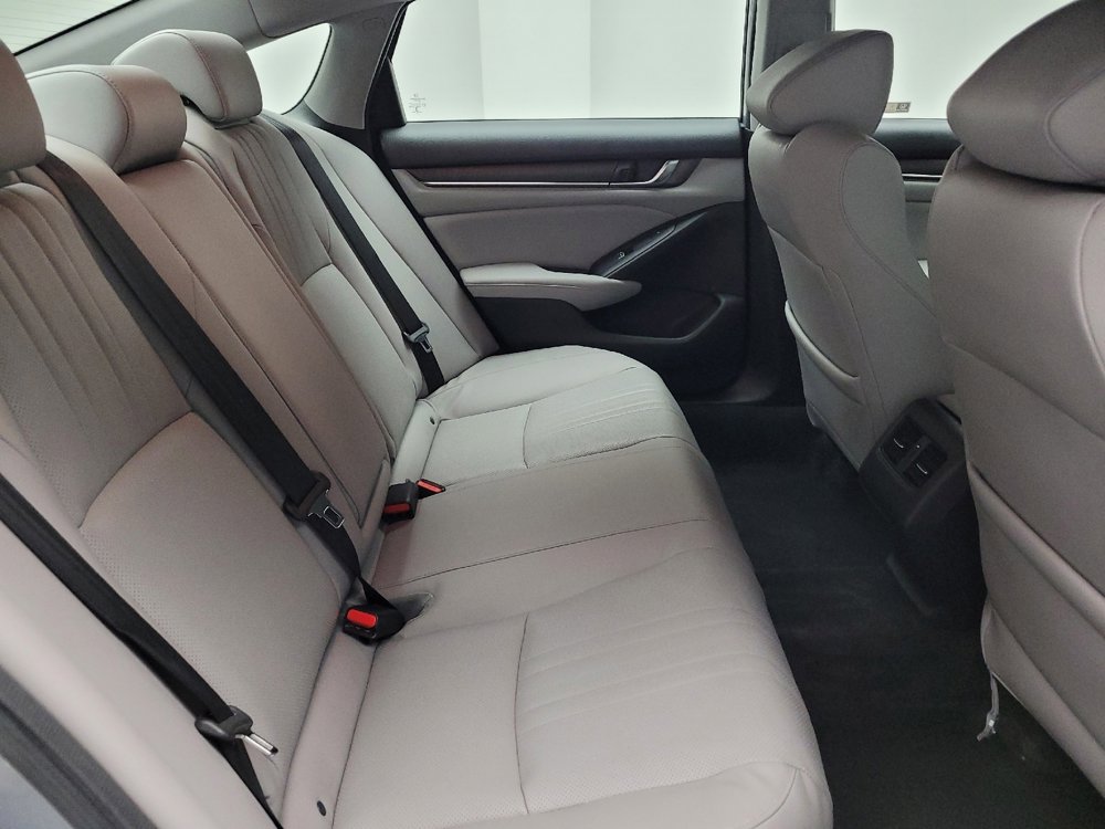 Used 2018 Honda Accord Touring image 19