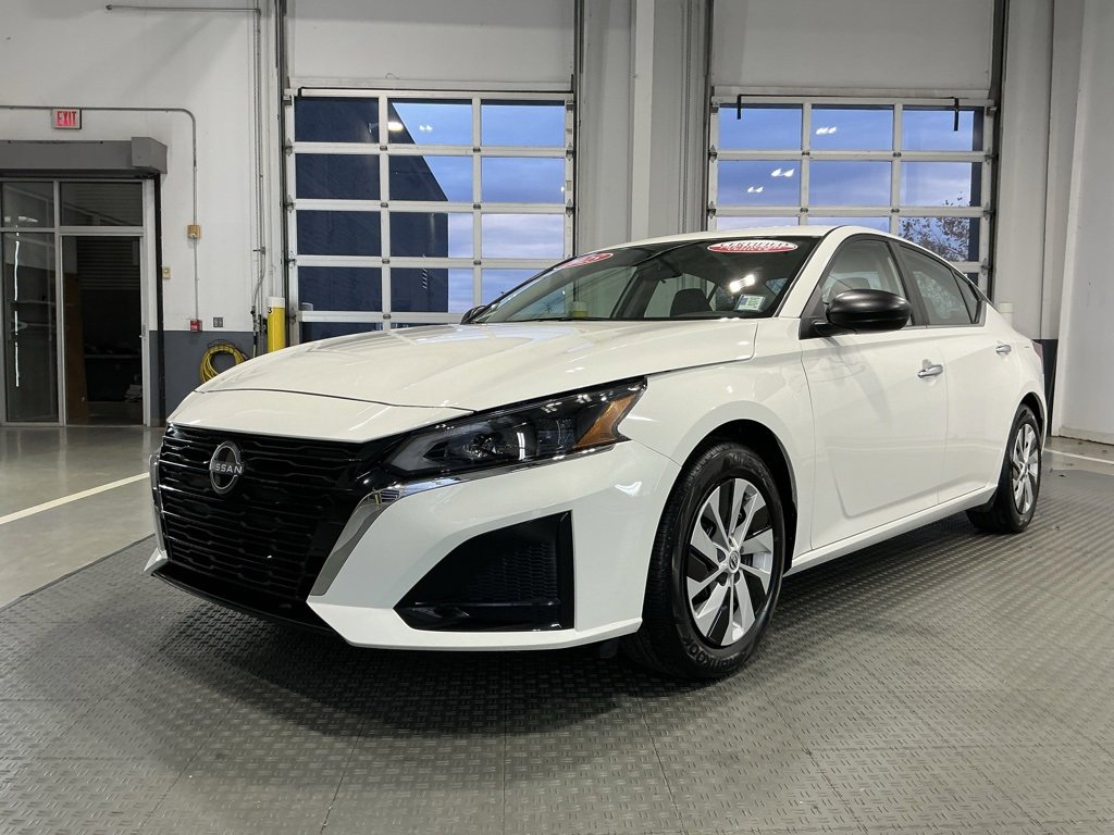 Used 2025 Nissan Altima 2.5 S image 2