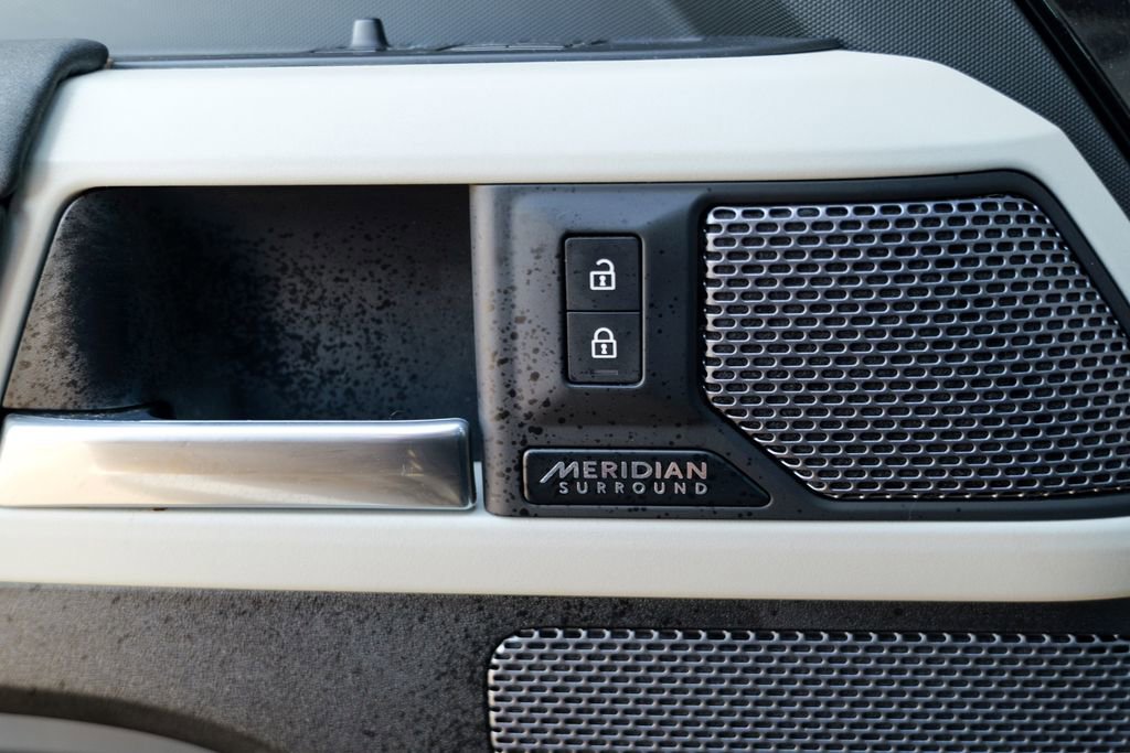 Used 2023 Land Rover Defender 110 X-Dynamic SE AWD/4WD image 18