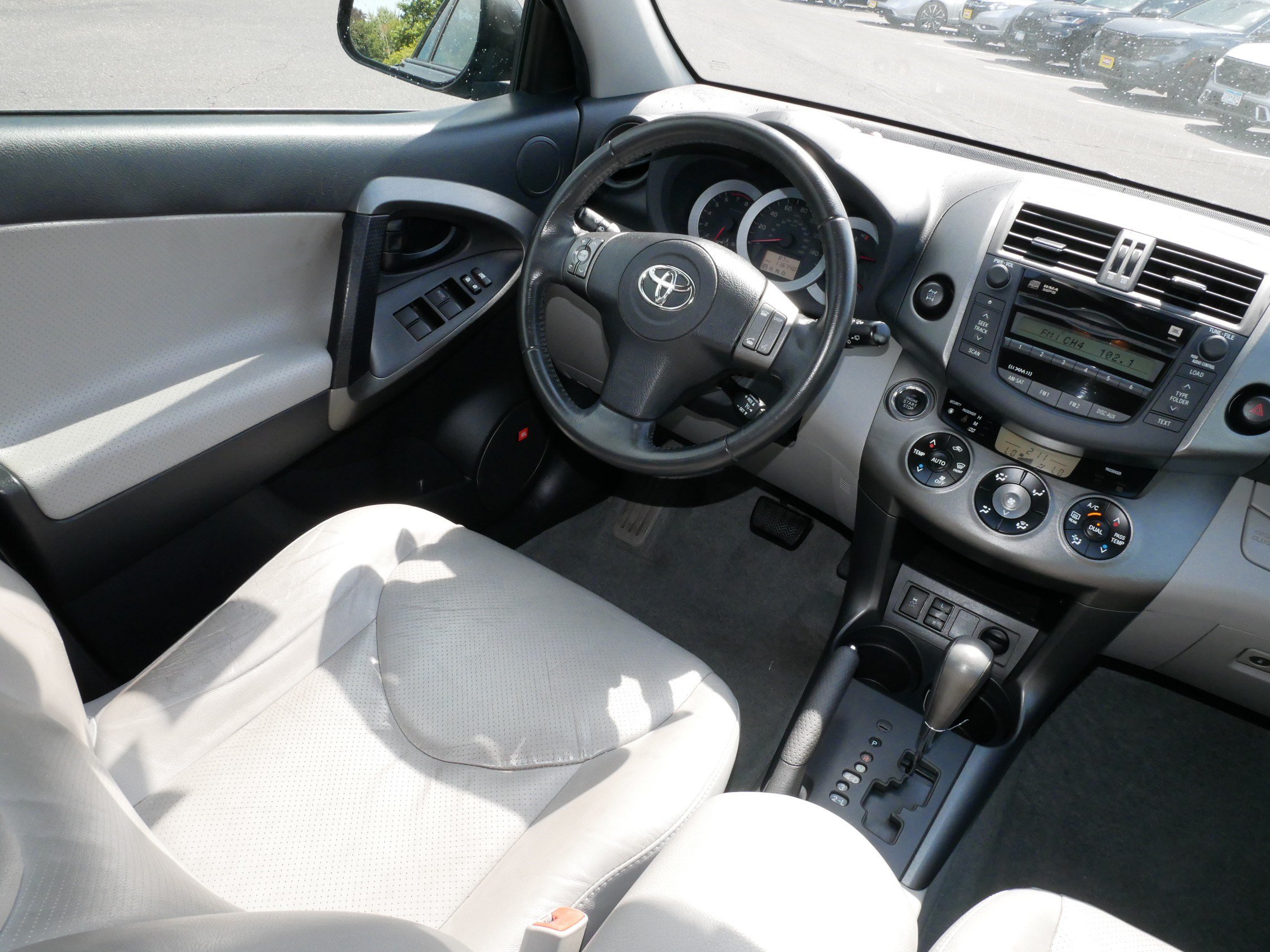 Used 2011 Toyota RAV4 Limited w/ Limited Extra Value Pkg AWD/4WD image 9