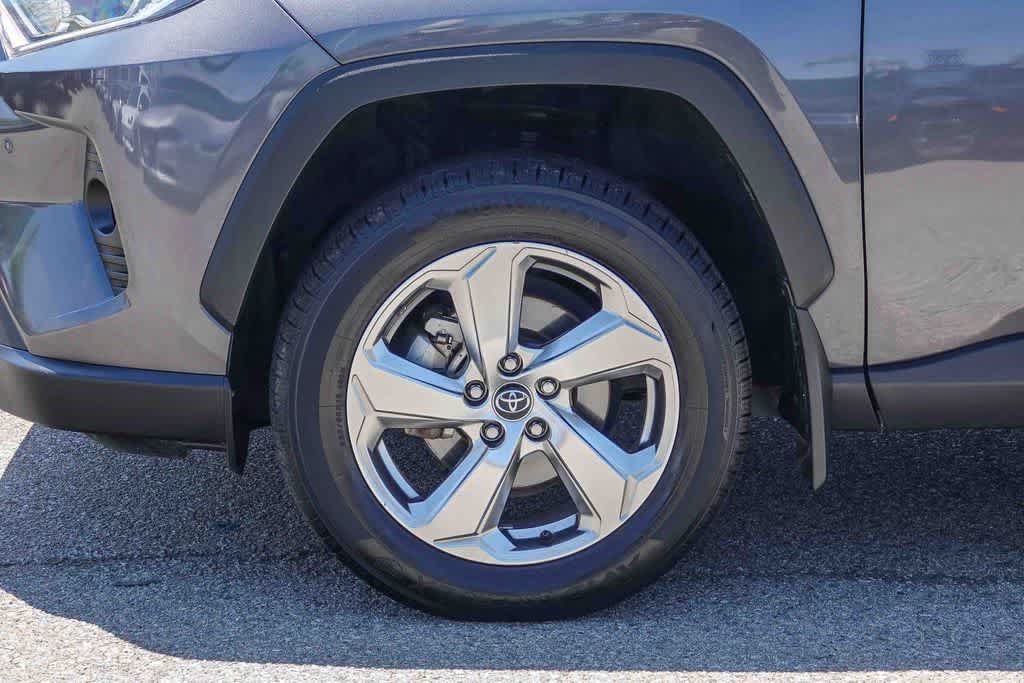 Used 2020 Toyota RAV4 Limited w/ Carpet Mat Package AWD/4WD image 10