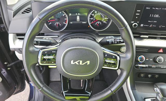 Used 2024 Kia Carnival LX FWD image 8