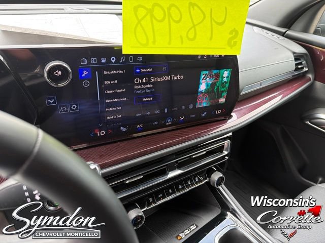 Used 2025 Chevrolet Traverse Z71 w/ LPO, Illumination Package AWD/4WD image 13