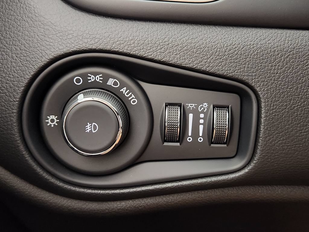 Used 2023 Jeep Renegade Limited AWD/4WD image 27