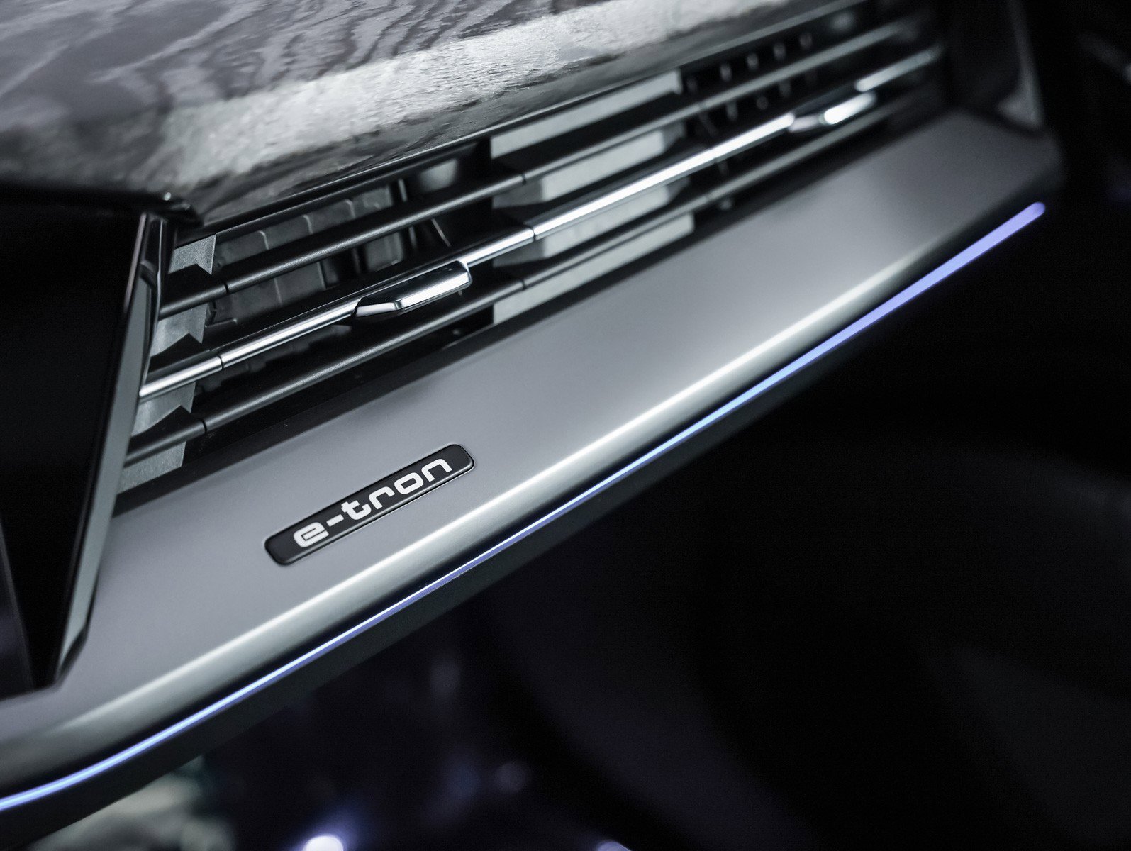 Used 2024 Audi Q4 e-tron Premium Plus image 20