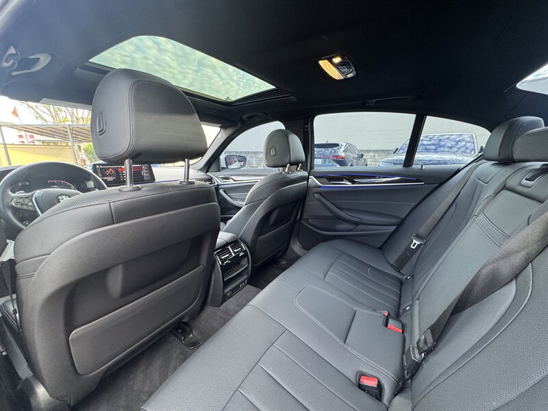 Used 2023 BMW 530i w/ Convenience Package RWD image 29