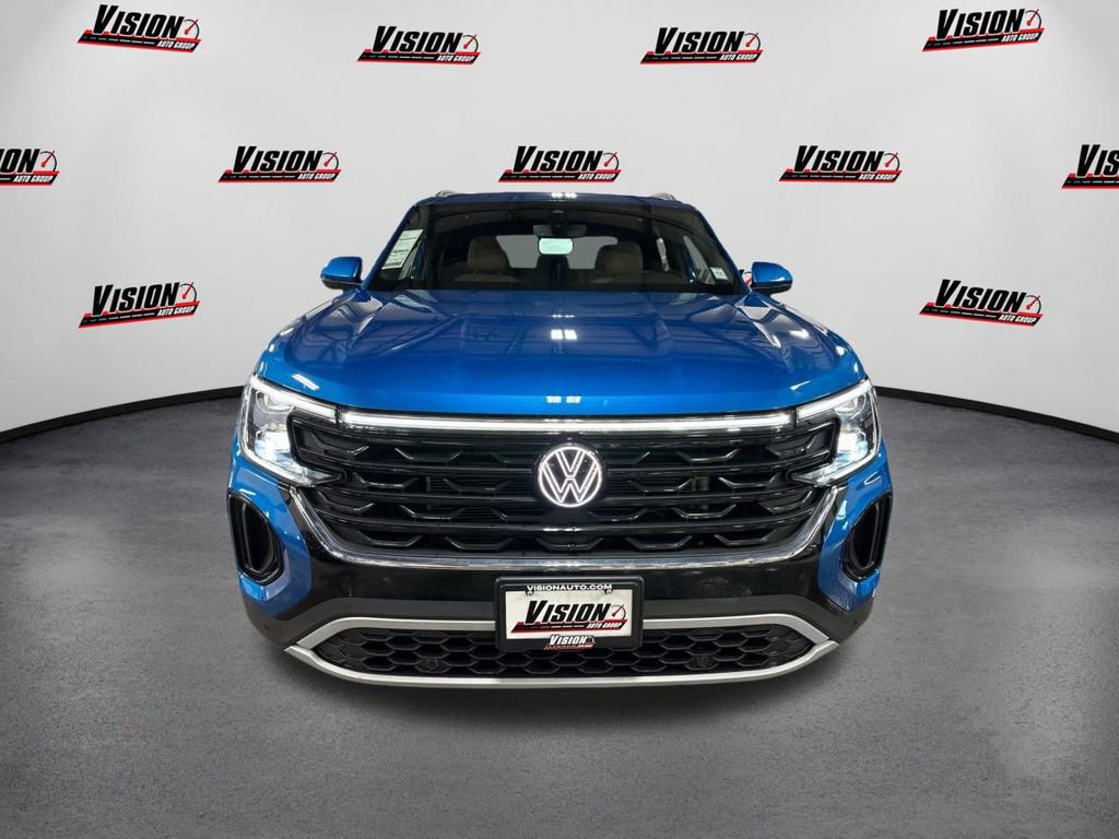 Used 2024 Volkswagen Atlas Cross Sport SE w/ Panoramic Sunroof Package image 2