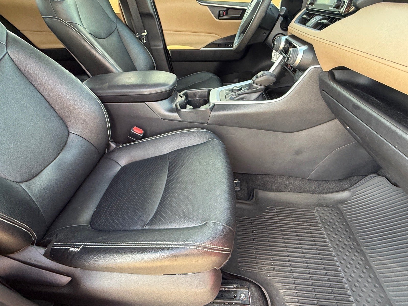 Used 2020 Toyota RAV4 LE w/ All Weather Liner Package AWD/4WD image 10