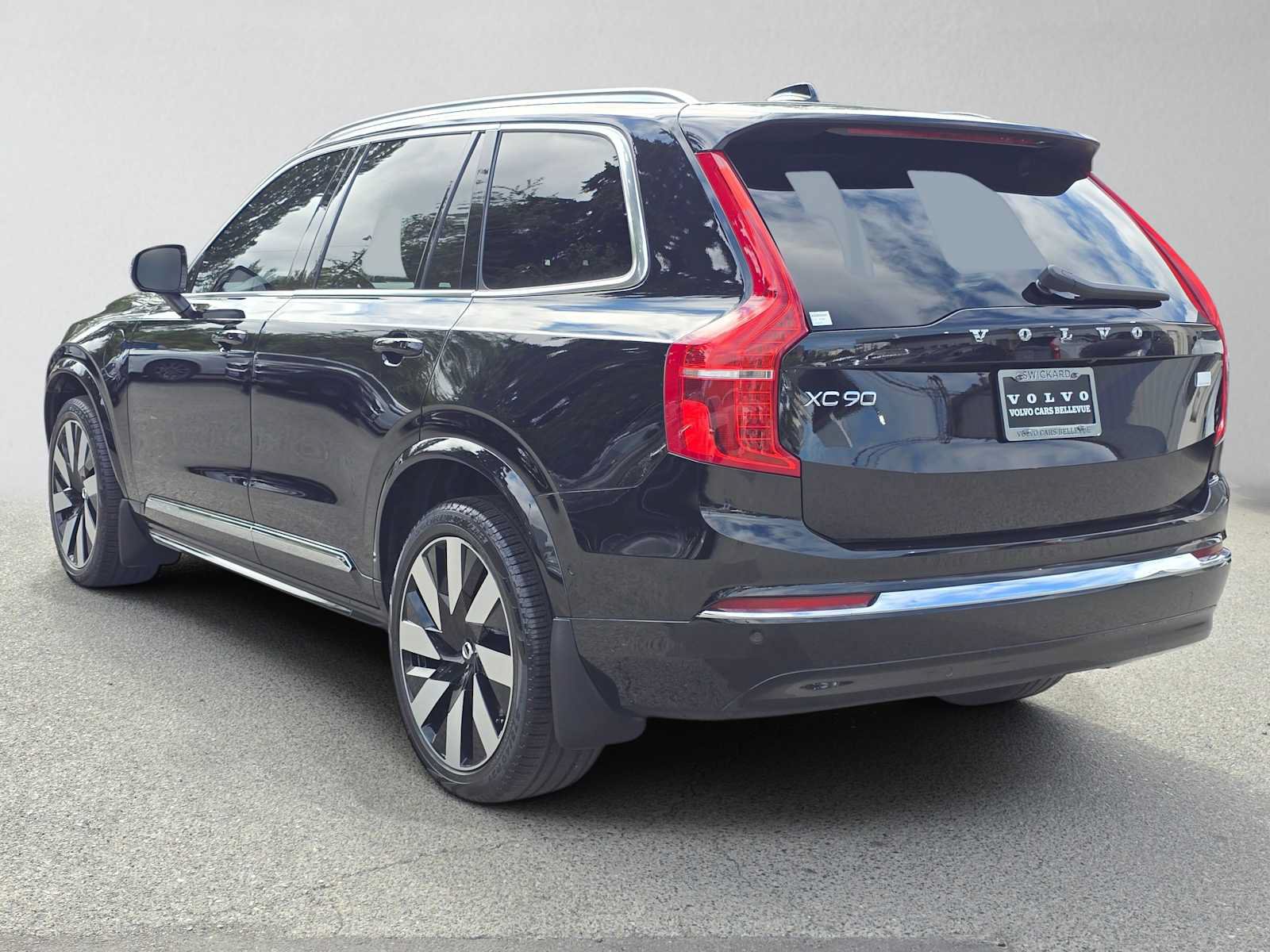 Certified 2024 Volvo XC90 T8 Ultimate w/ Lounge Package AWD/4WD image 6