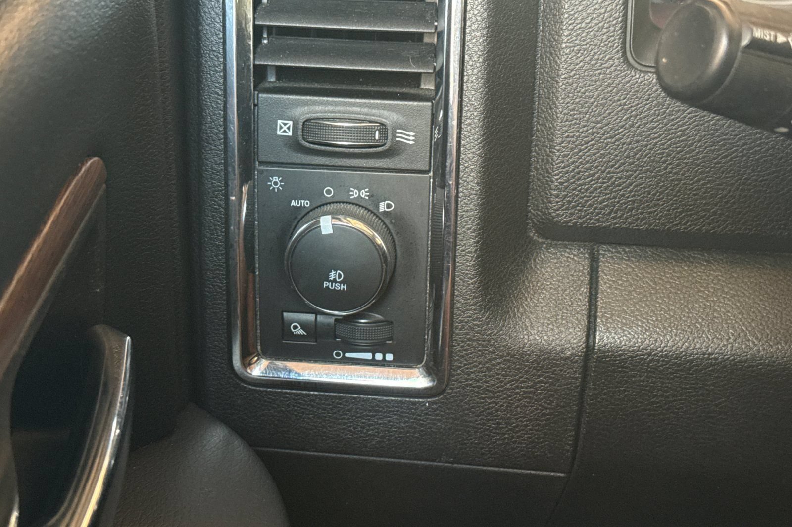 Used 2018 RAM 3500 Laramie w/ Convenience Group AWD/4WD image 36
