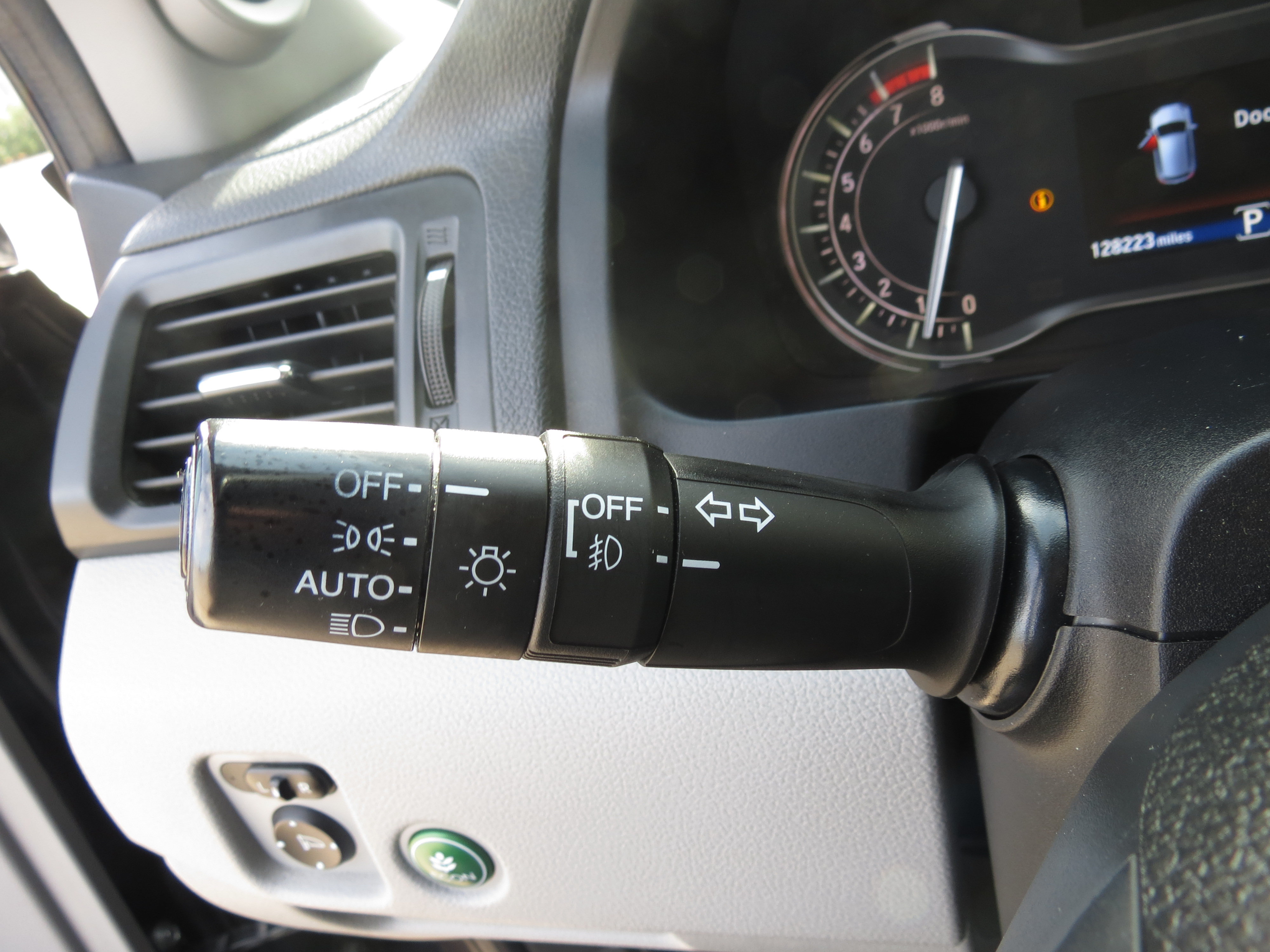 Used 2016 Honda Pilot Touring image 18