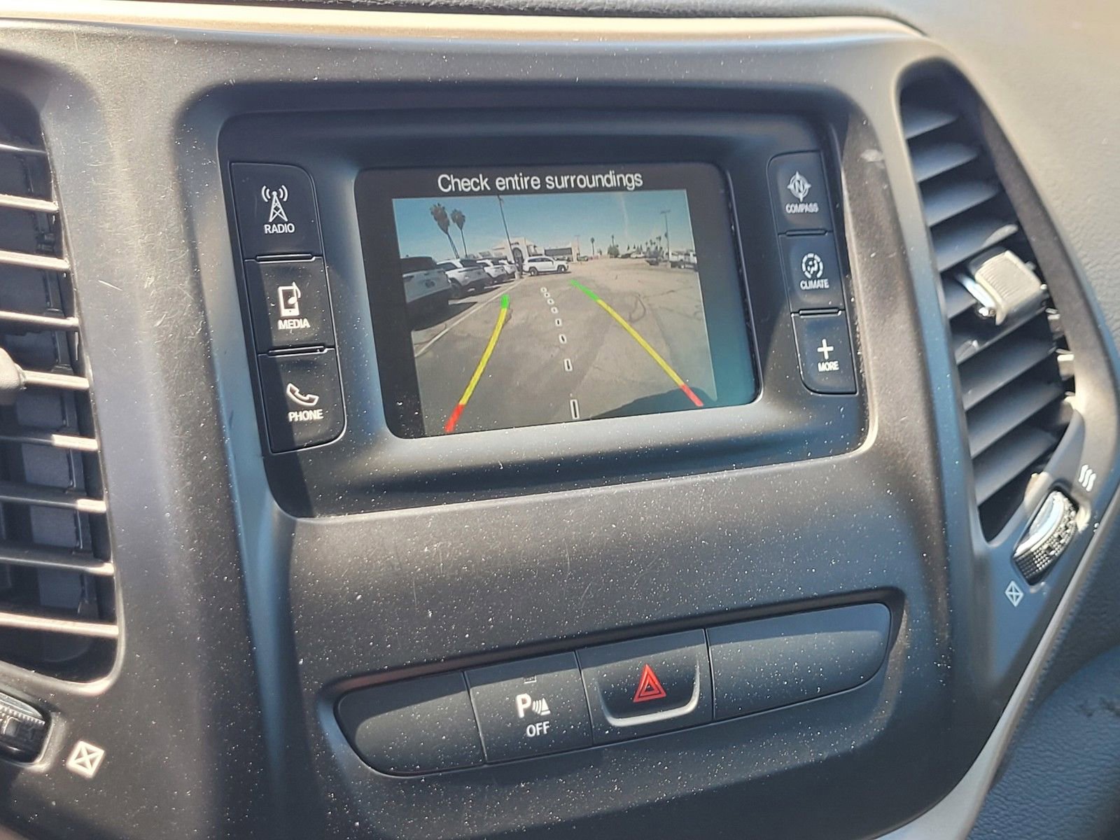 Used 2016 Jeep Cherokee Latitude w/ Safety/Convenience Group FWD image 17