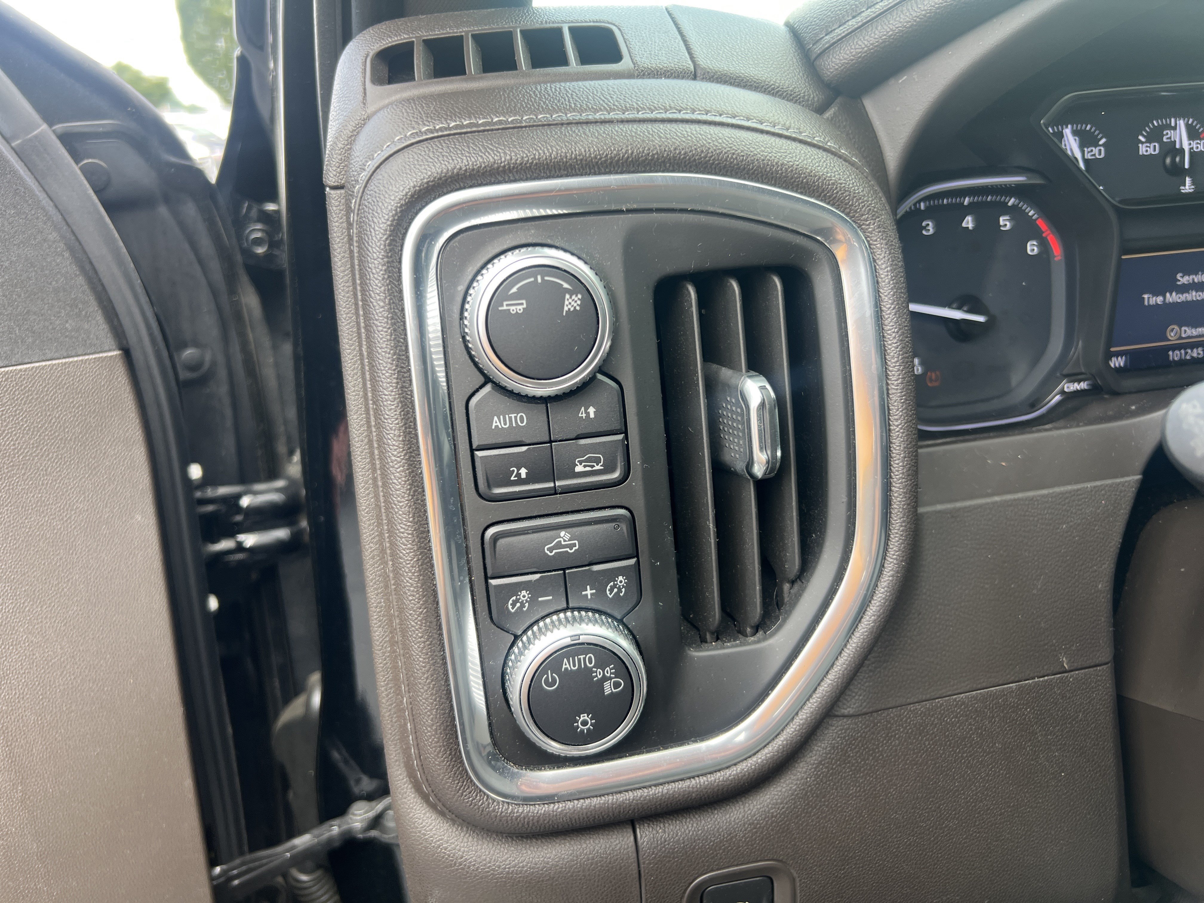 Used 2019 GMC Sierra 1500 SLE w/ SLE Value Package AWD/4WD image 17