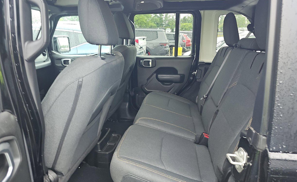 Used 2024 Jeep Wrangler Unlimited AWD/4WD image 10