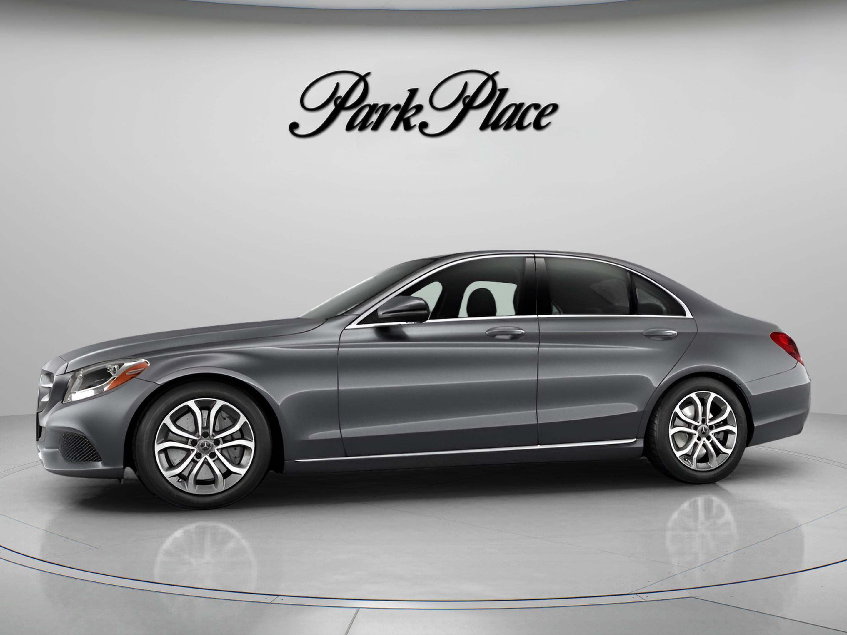 Used 2018 Mercedes-Benz C 300 4MATIC Sedan image 4
